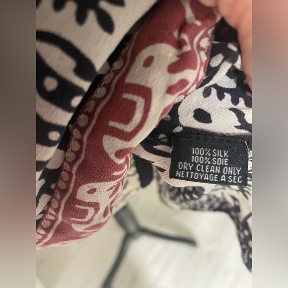 Tolani Black and White 3/4 Sleeve Dolman V-Neck Top - Picture 9 of 10